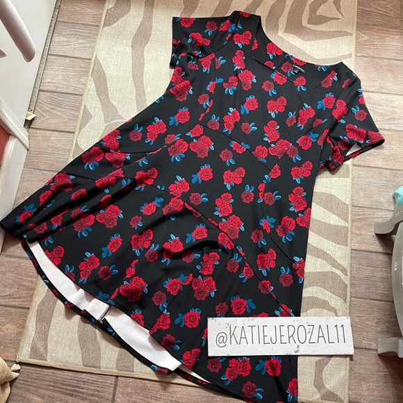 Lane Bryant Dresses & Skirts - Lane Bryant size 28w dress 💃*